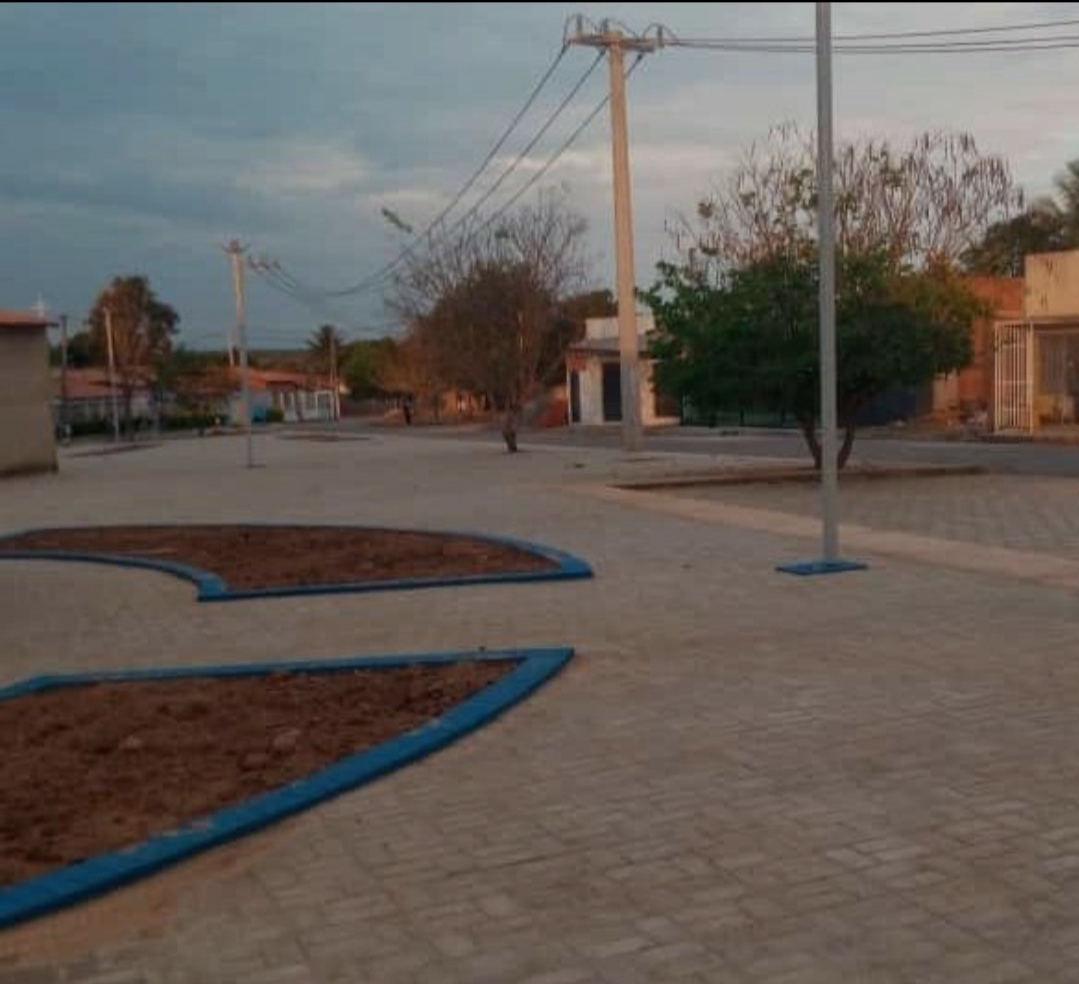 Praça que está sendo construída.