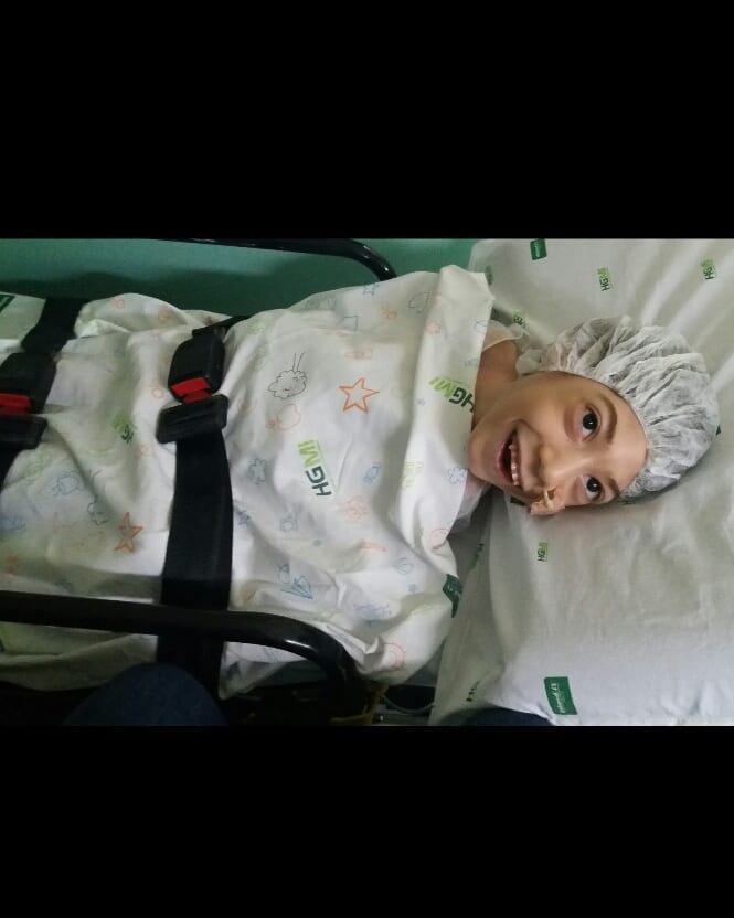 Felipe teve necessidade de colocar a GTT. A alimentação via oral estava sendo arriscada. Broncoaspirando.