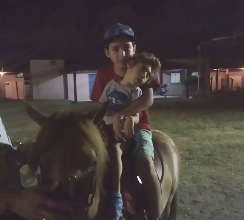 Na Exposição de animais, com o irmão