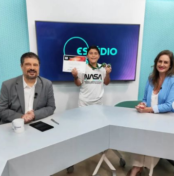 ESSA FOI A PRIMEIRA ENTREVISTA AO VIVO, FIQUEI BEM ANSIOSO, POREM PREFERI ENTRAR SOZINHO, SEM A COMPANIA DOS MEUS PAIS, E DEU TUDO CERTO.