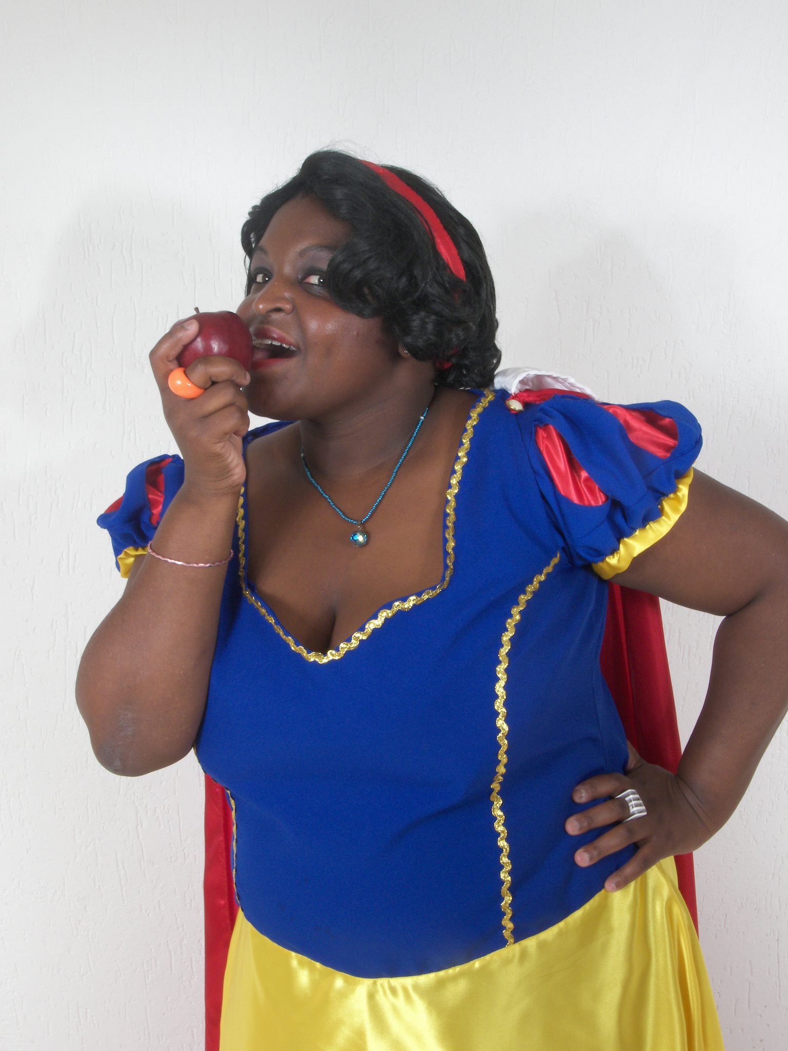 Preta de Neve é uma contadora de histórias que de um jeito lúdico e divertido ela ensina.
   Seu lema é o respeito ao próximo e ao diferente e que o legal é ser diferente.
   Além disso, a personagem tem uma representatividade  pra nossas crianças pretas e sempre as lembram como são lindos.
   E que elas podem ser o que quiserem princesas, príncipes ou o que desejarem ser.
  O importante é serem felizes.