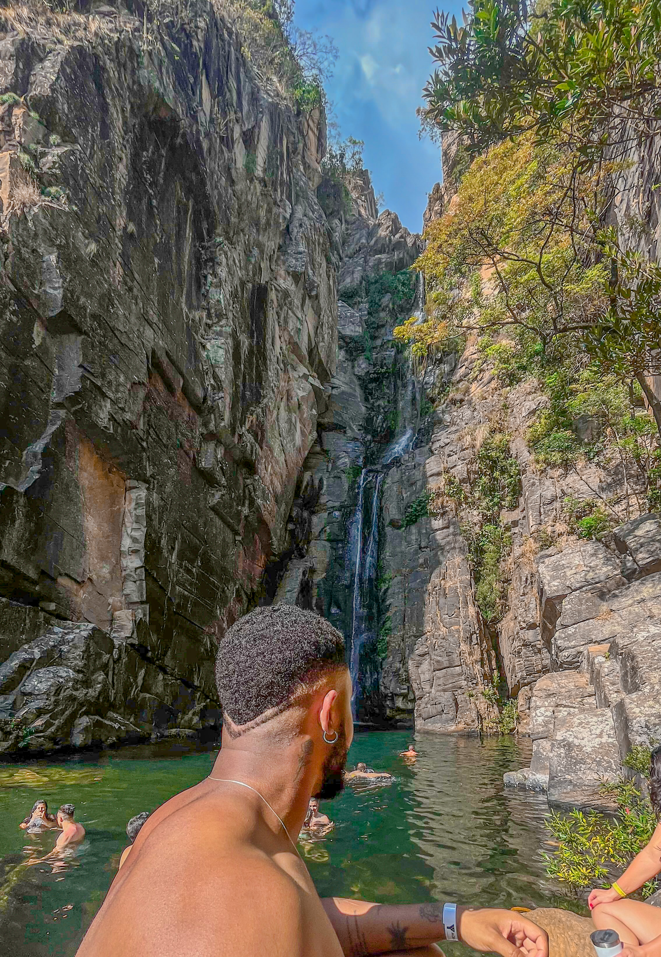 Na imagem abaixo estava eu e meu parceiro Júnior no Serra do cipó, na cachoeira véu da noiva que fica no estado de Minas Gerais.
