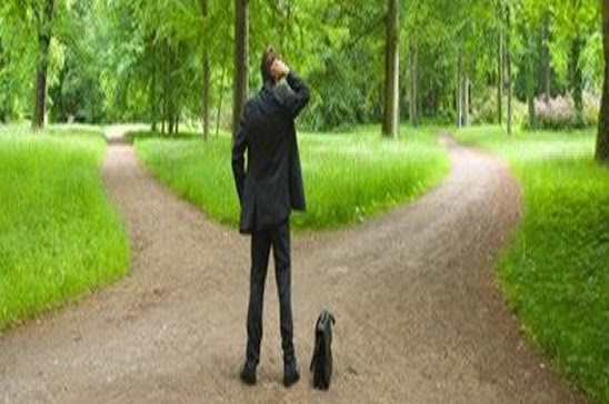 No final dos anos 90, eu tinha passado na UFC para o curso de geologia, imaginando que seria um curso muito atrativo e que eu me sairia bem, pois eu queria ver se desse curso, eu poderia fazer astronomia ou outra vocação posteriormente. Infelizmente, não foi o que eu esparava; como tinha muito cálculo, e eu era muito ruim em matemática, acabei não me saindo bem, e no terceiro bimestre, eu quis fazer mudança de curso. Quando fui a biblioteca geral ver essa mudança, vi as vagas e os cursos os quais eu poderia fazer essa mudança. Lembro que na época, eu era muito mais indeciso que hoje nas coisas e escolhas, então, enquanto caminhava no campus para pegar o transporte, acabei parando no caminho, peguei uma moeda e fiz o popular 