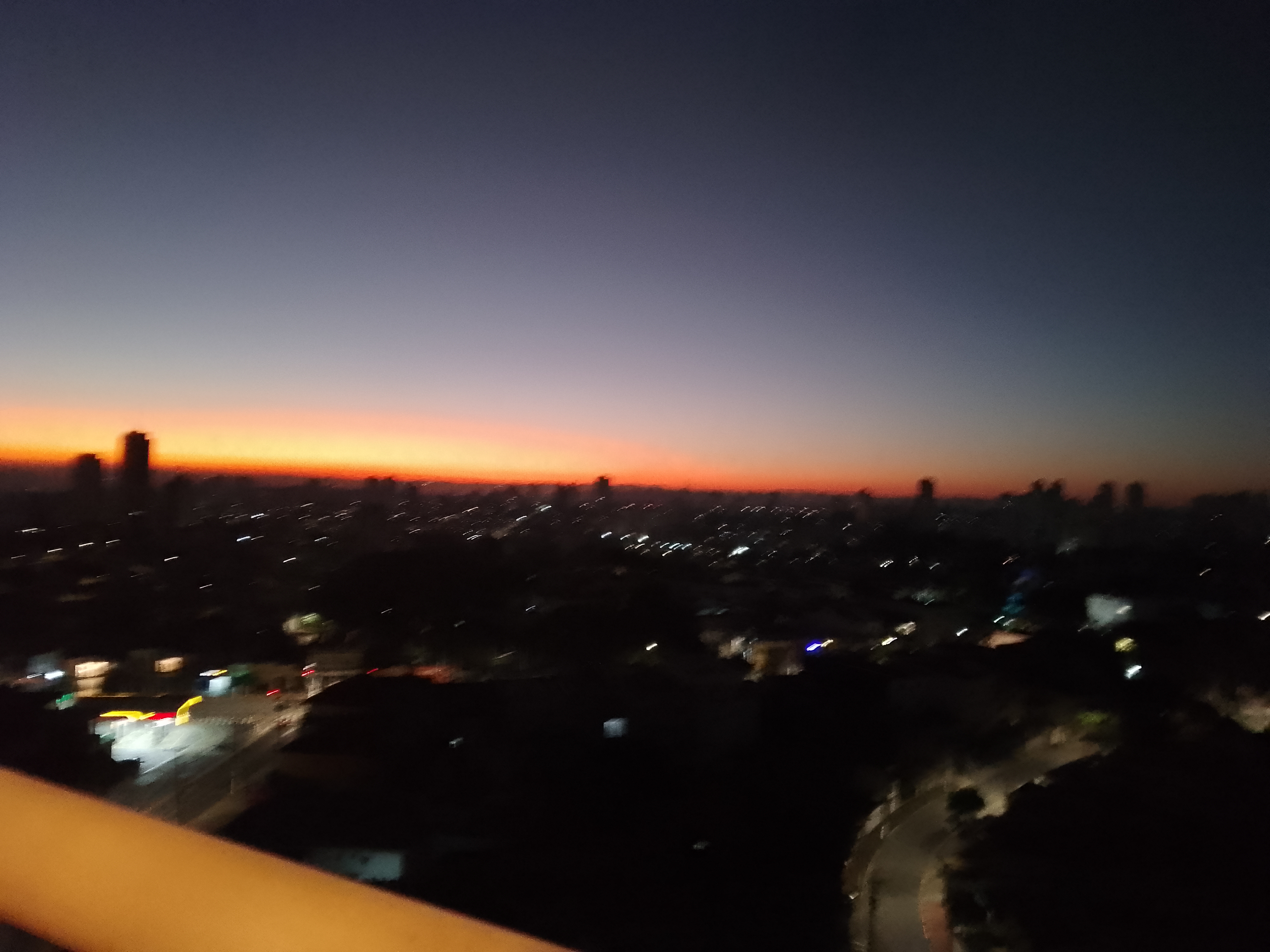 Caí de um morro após consumir drogas
Adiantando a um lindo festival de balões nos anos 80 