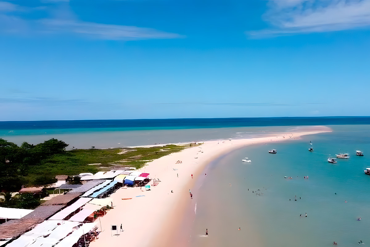 Cláudio Salituro lidera revitalização de praça em Corumbau na Bahia