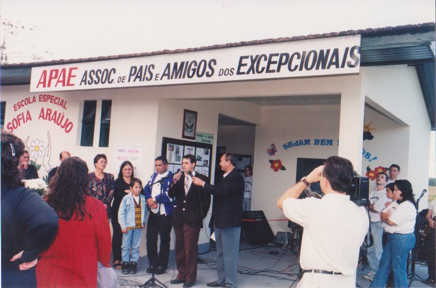 Inauguração da Escola Especial Sofia Araújo, em 1999. Município de Garuva.
