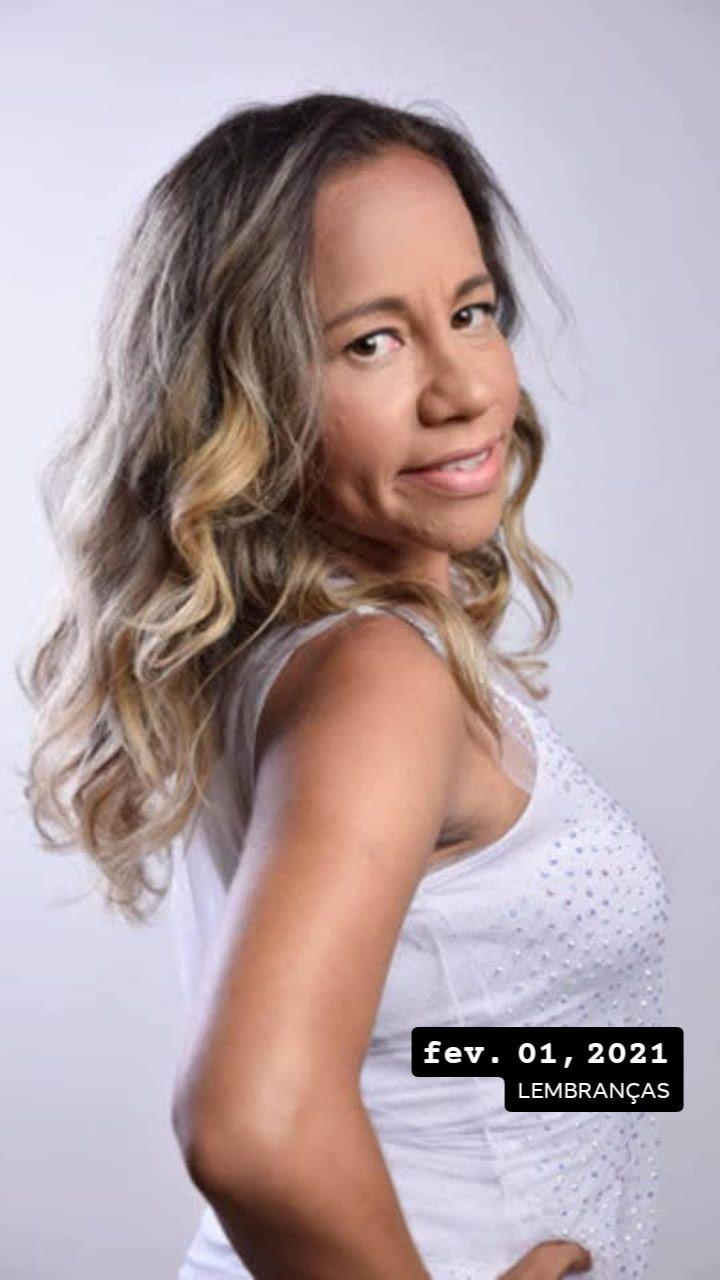 Aline Oliveira dos Santos: A Multitalentosa Escritora, Atriz e Professora Carioca em Expansão

Aline Oliveira dos Santos, natural de Salvador-BA e residente em Cabo Frio há 17 anos, é uma artista multifacetada que se destaca como escritora, atriz e professora. Com 37 anos, sua trajetória é marcada por uma intensa dedicação à arte e à educação, consolidando-se na mídia com participações em grandes veículos como G1 e Gazeta.

“Acredito que minha missão é levar a cultura e o conhecimento a mais pessoas, e isso me motiva a continuar crescendo”, afirma Aline, que também tem se destacado em palestras culturais, promovendo debates sobre arte e educação.

Como professora, Aline busca transformar a vida dos alunos, usando a educação como ferramenta essencial para a construção de um futuro melhor. “Minha maior realização é ver o impacto positivo que posso causar na vida dos meus alunos”, comenta. Sua carreira literária também tem ganhado reconhecimento, sendo cada vez mais admirada por seus escritos.

Aline continua expandindo seus projetos culturais e educacionais. “Estou em busca de novos desafios, quero levar minha arte para mais pessoas”, conclui. Com novos projetos em andamento, ela promete continuar impactando o cenário cultural e artístico do Brasil.

Siga Aline em suas redes sociais e acompanhe seu trabalho: @alinesantosoficiall.