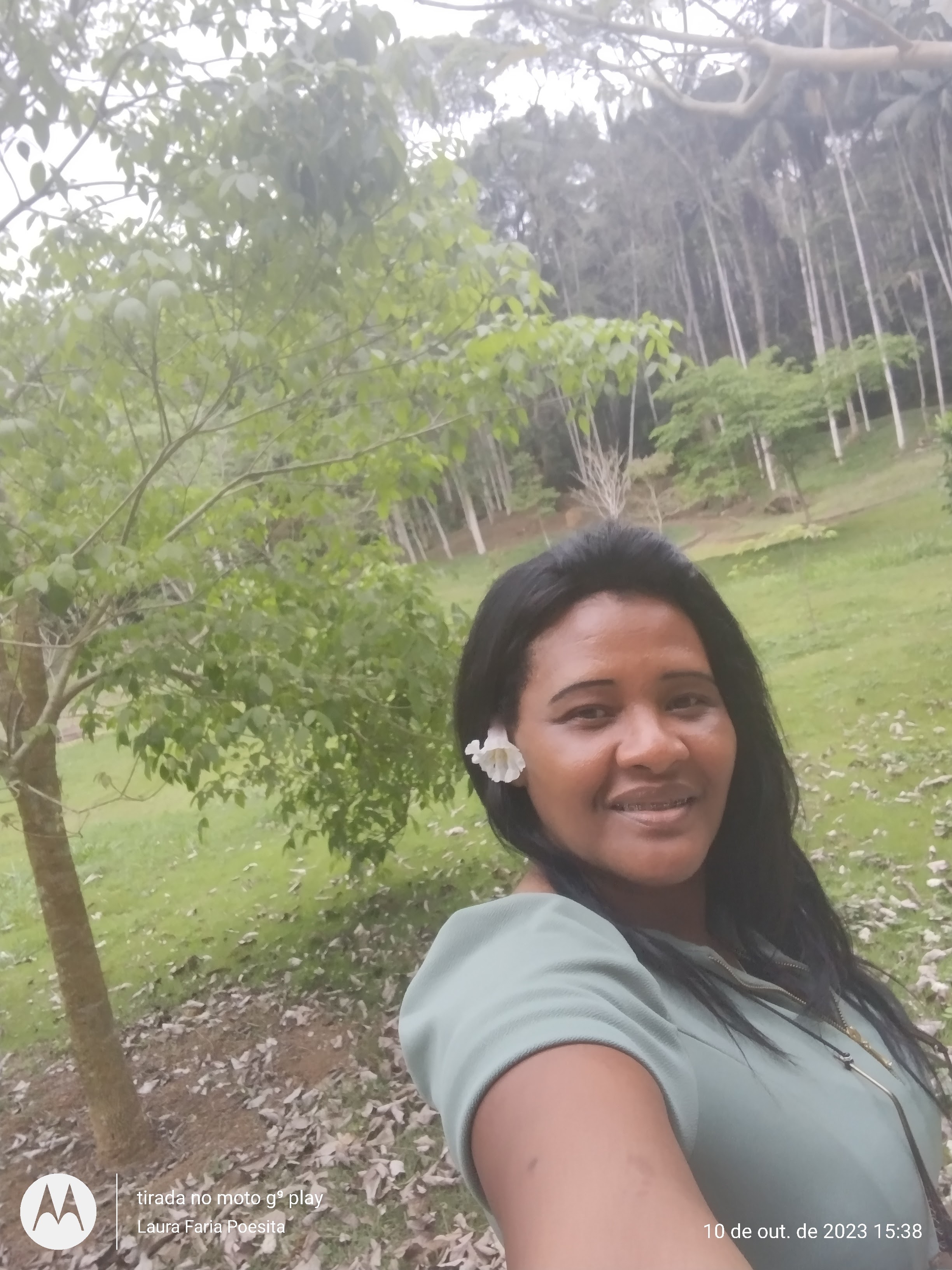 Sou Laura Faria puri descendente dos povos indígenas 