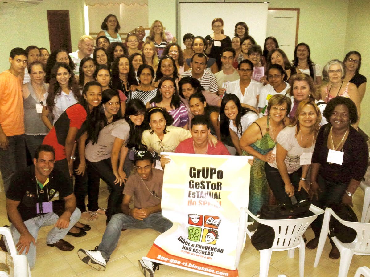 Contribui também na formação e execução das atividades do programa nacional Saúde e prevenção nas escolas, onde em todo Brasil, ia as escolas junto com a equipe, desenvolver e aplicar atividades, didáticas e dinâmicas para informar os jovens de 12 a 29 anos sobre a prevenção e conhecimentos sobre HIV/ AIDS, INFECÇÕES SEXUALMENTE TRANSMISSÍVEIS.