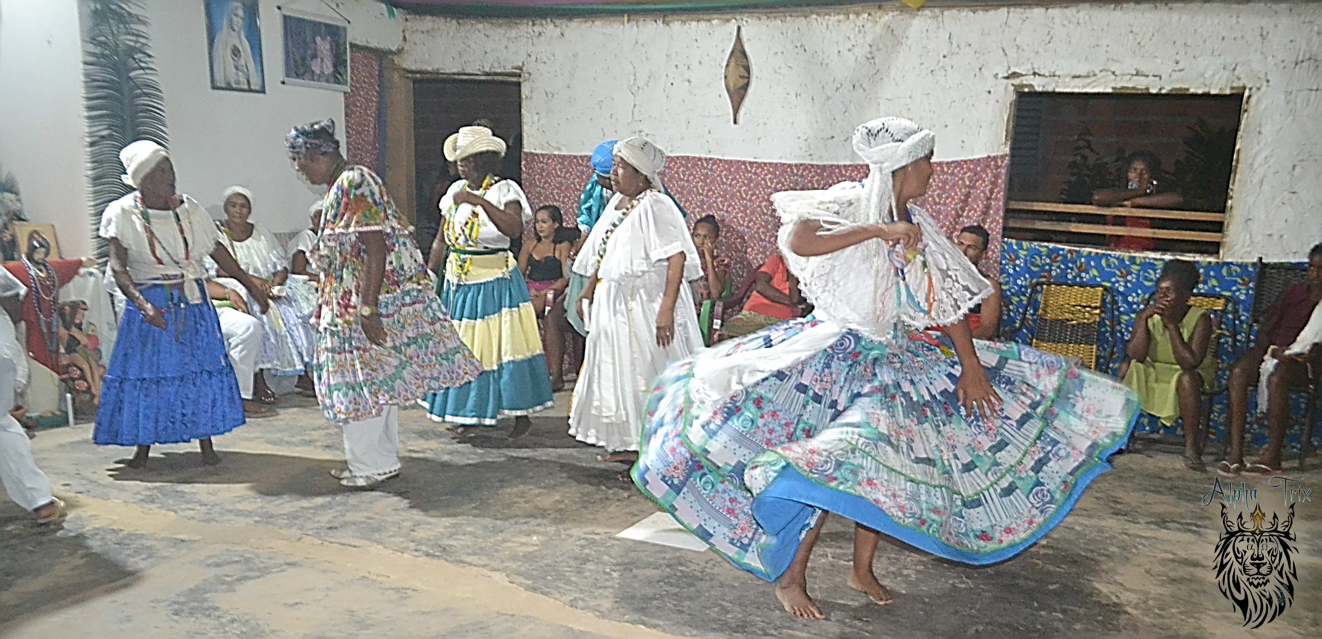 Momento exato da manifestação cultural da matriz africana onde ilustra com clareza a movimentação entre os envolvidos.