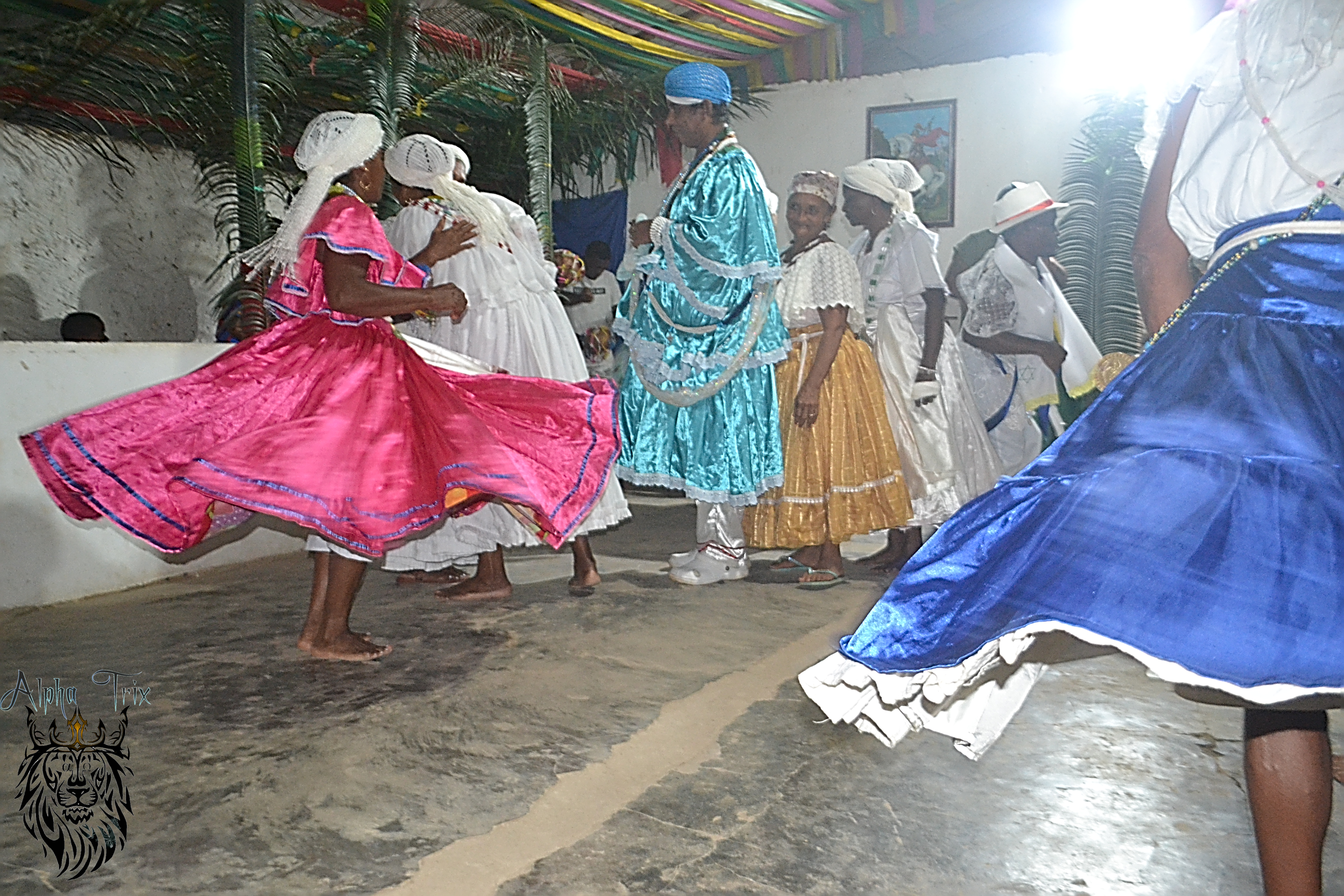 Momento exato da manifestação cultural da matriz africana onde ilustra com clareza a movimentação entre os envolvidos.