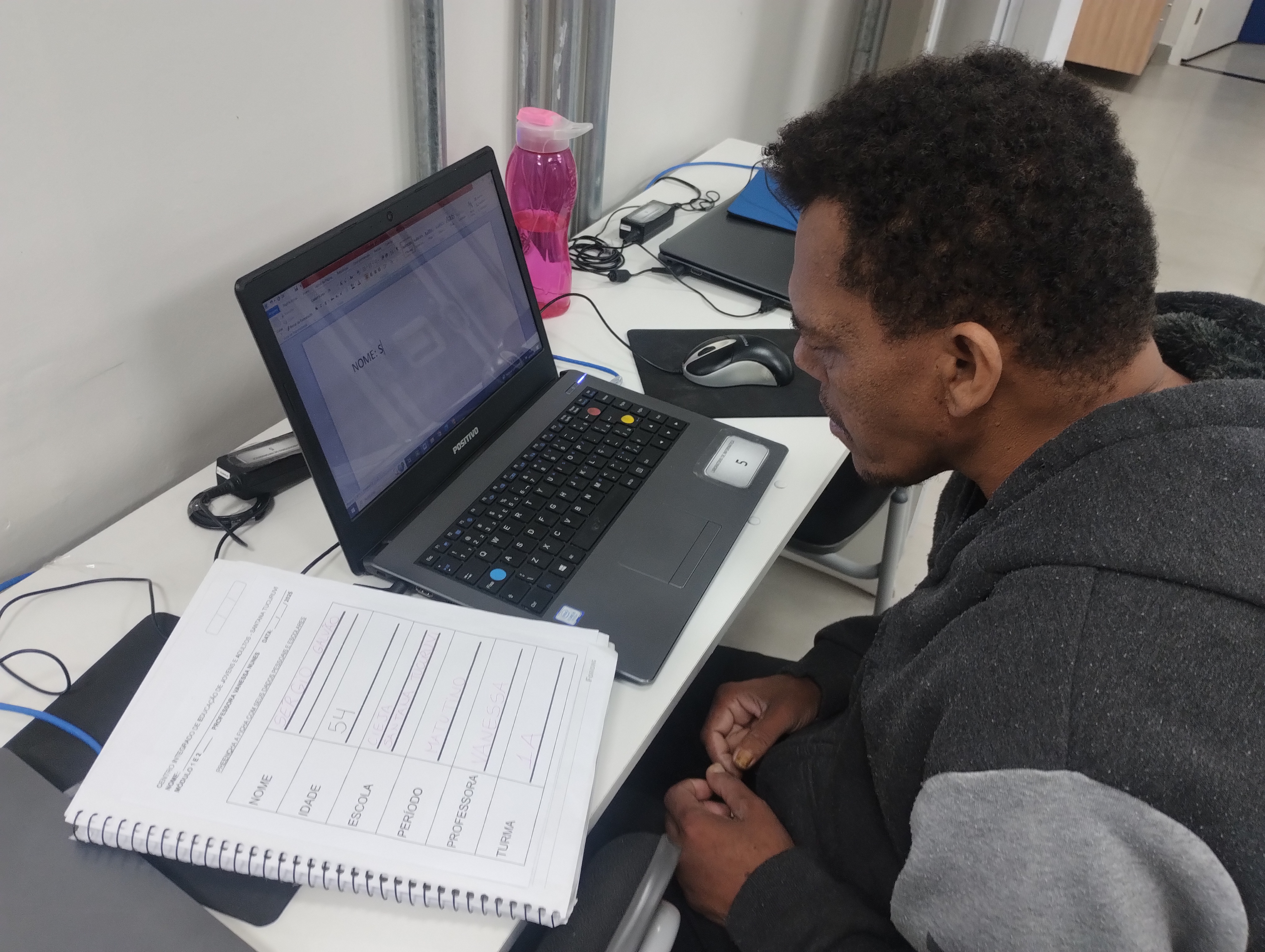 Projeto Tecendo Histórias: Educação, Tecnologia e Identidade na Escrita Biográfica na EJA