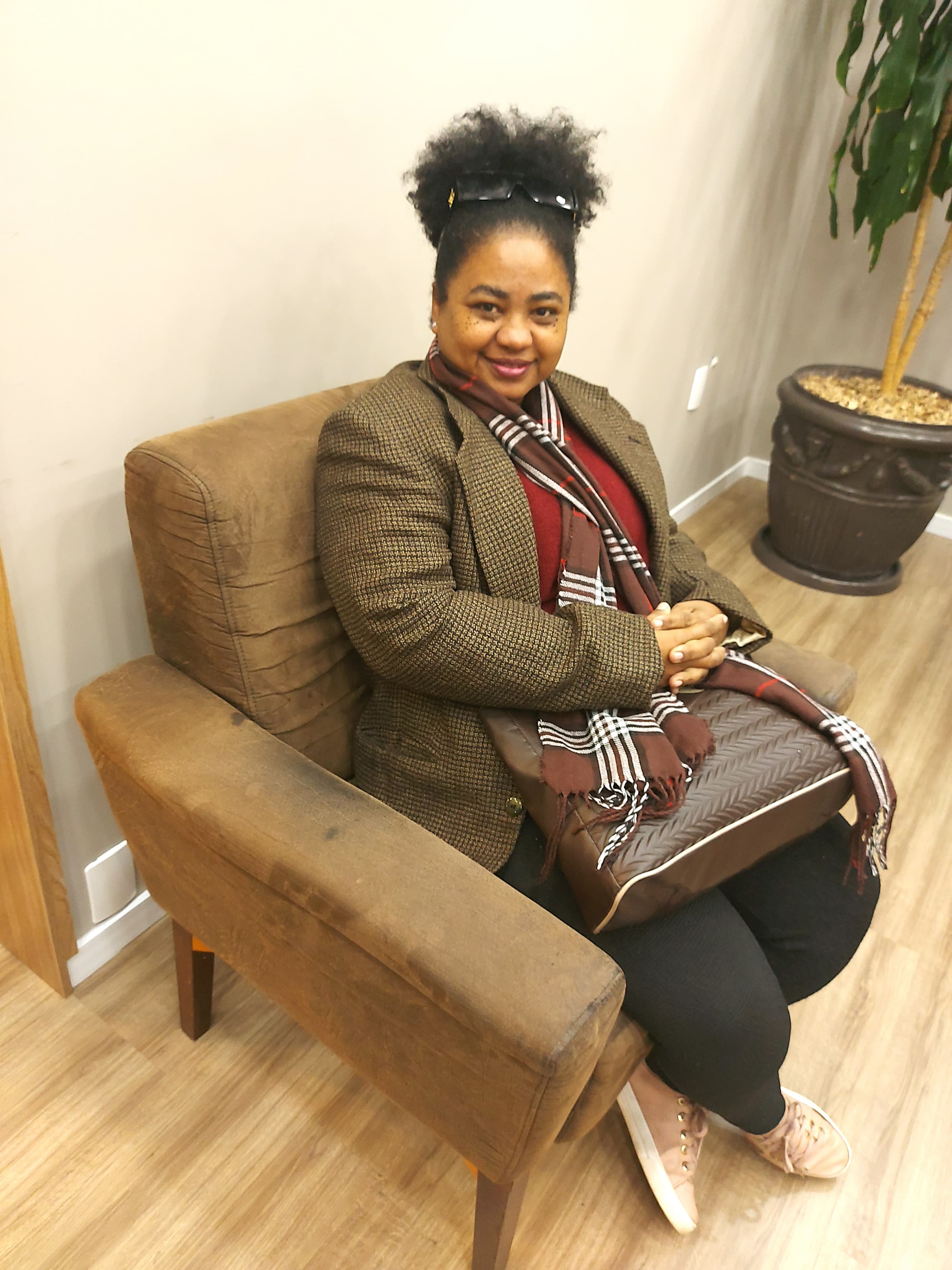 Eu estou dando uma pausa em um passeio no shopping que fiz com minha filha mas nova