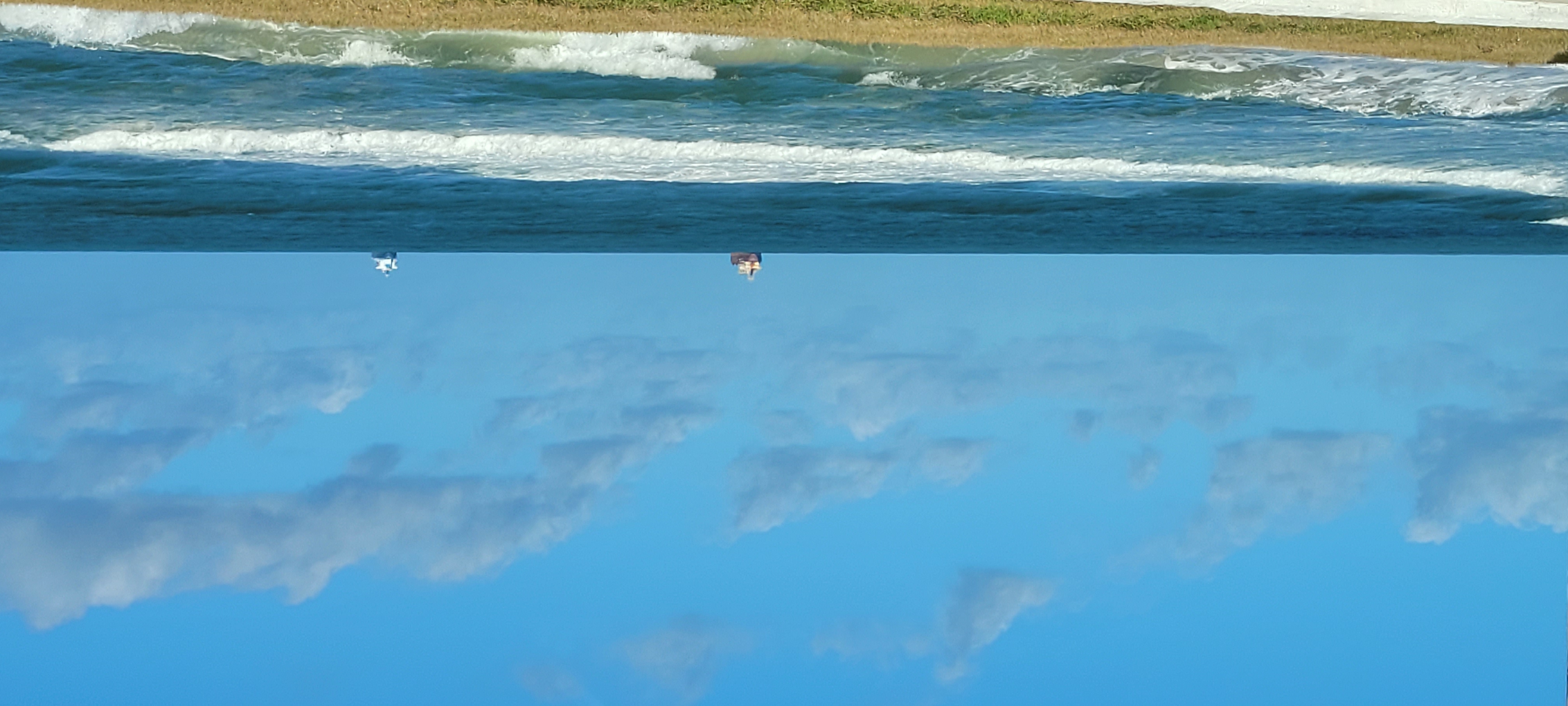 Sempre qdo vejo o Mar me renova e o barco ao fundo distante. 