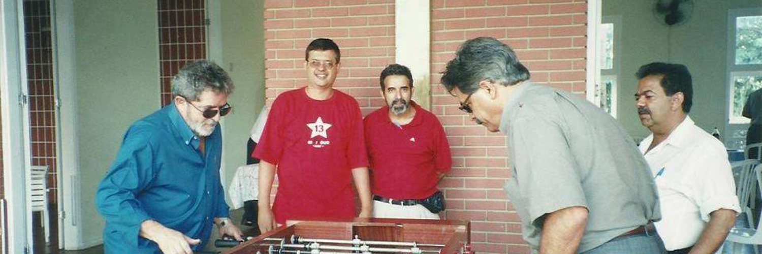 Para diminuir o stress de Campanha Nilmário e Lula divertiu-se com o Pebolin, enquanto o saudoso companheiro e candidato a senador Tildem, João e Helton ficara na assistência.
