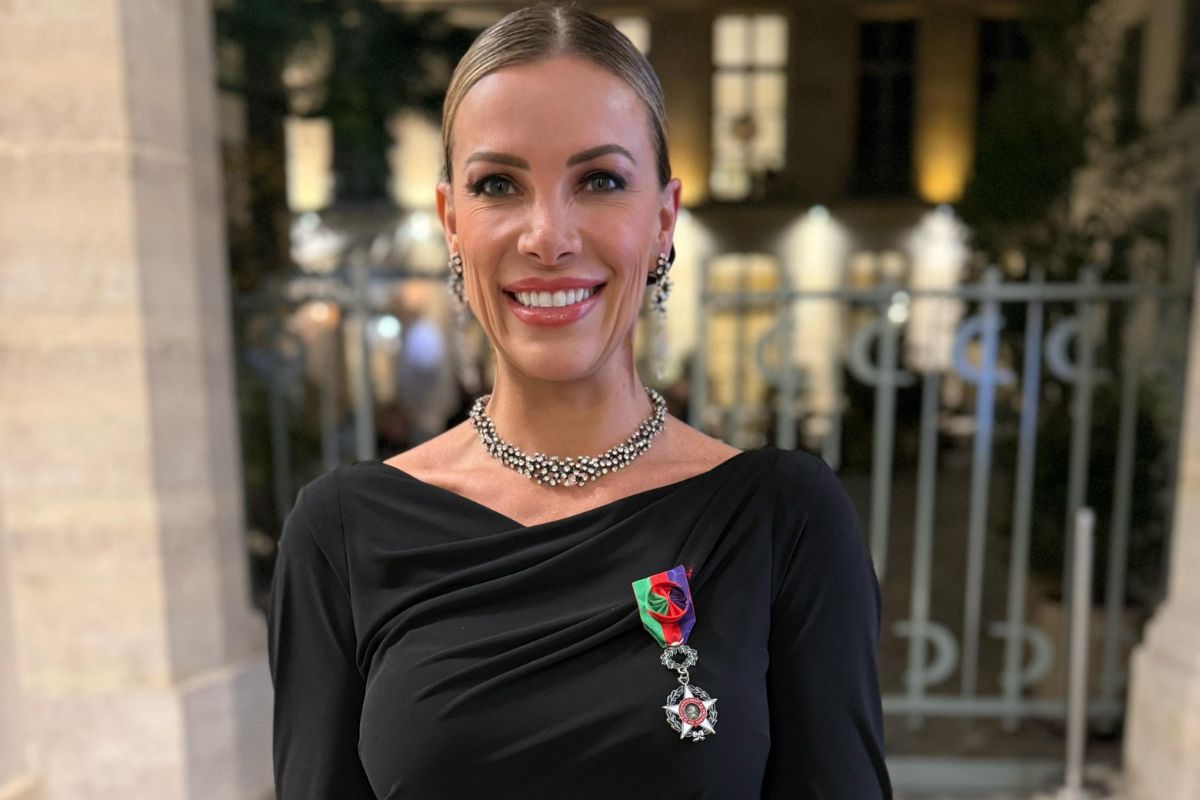Michele Bouvier Sollack é premiada em Paris por sua atuação na saúde financeira feminina