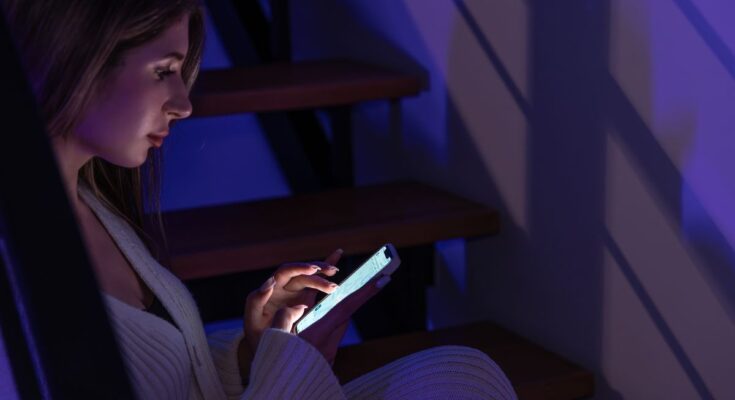 Dermatologista Stanley Bessa alerta sobre o impacto da poluição e da luz azul sobre a pele