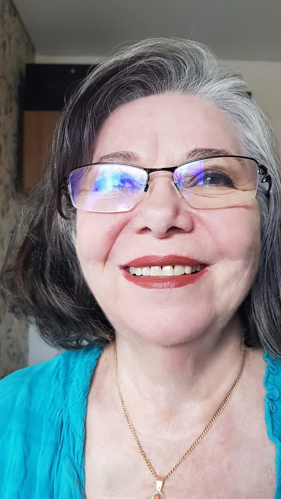 EDNA PINATO: QUANDO A ANCESTRALIDADE SE TRANSFORMA EM OBRA