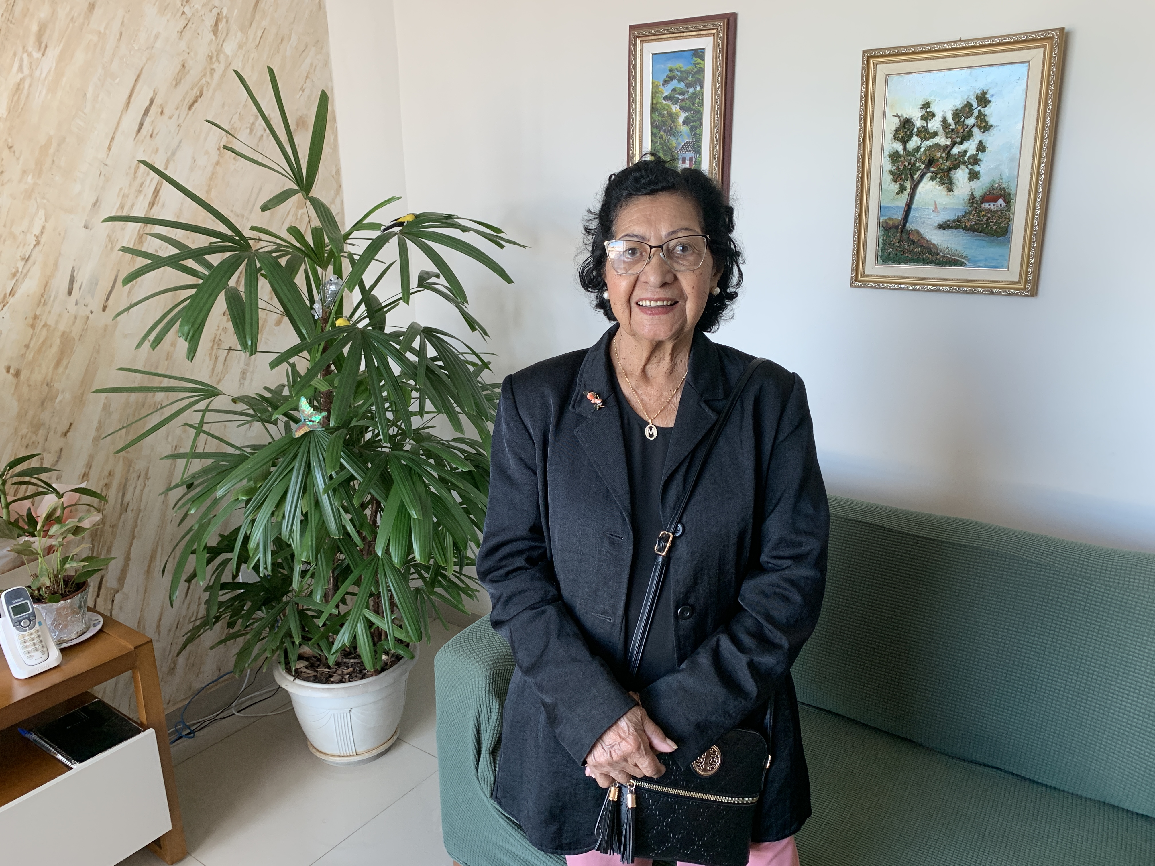 Voltando de uma compra no bairro.