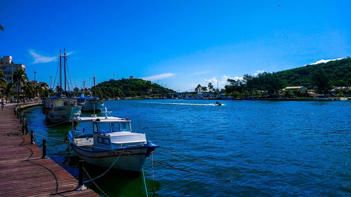 Canal Itajuru azul esmeralda