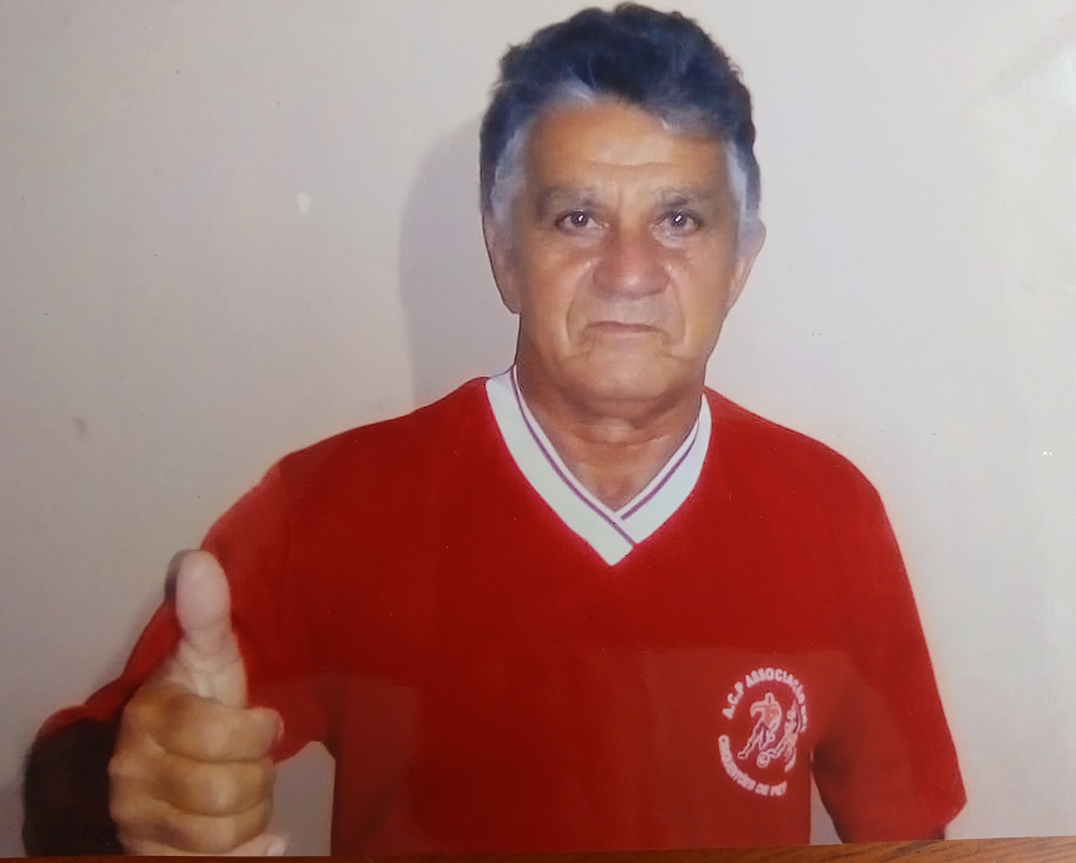 Valdão: Uma Vida de Suor, Música e Gramados