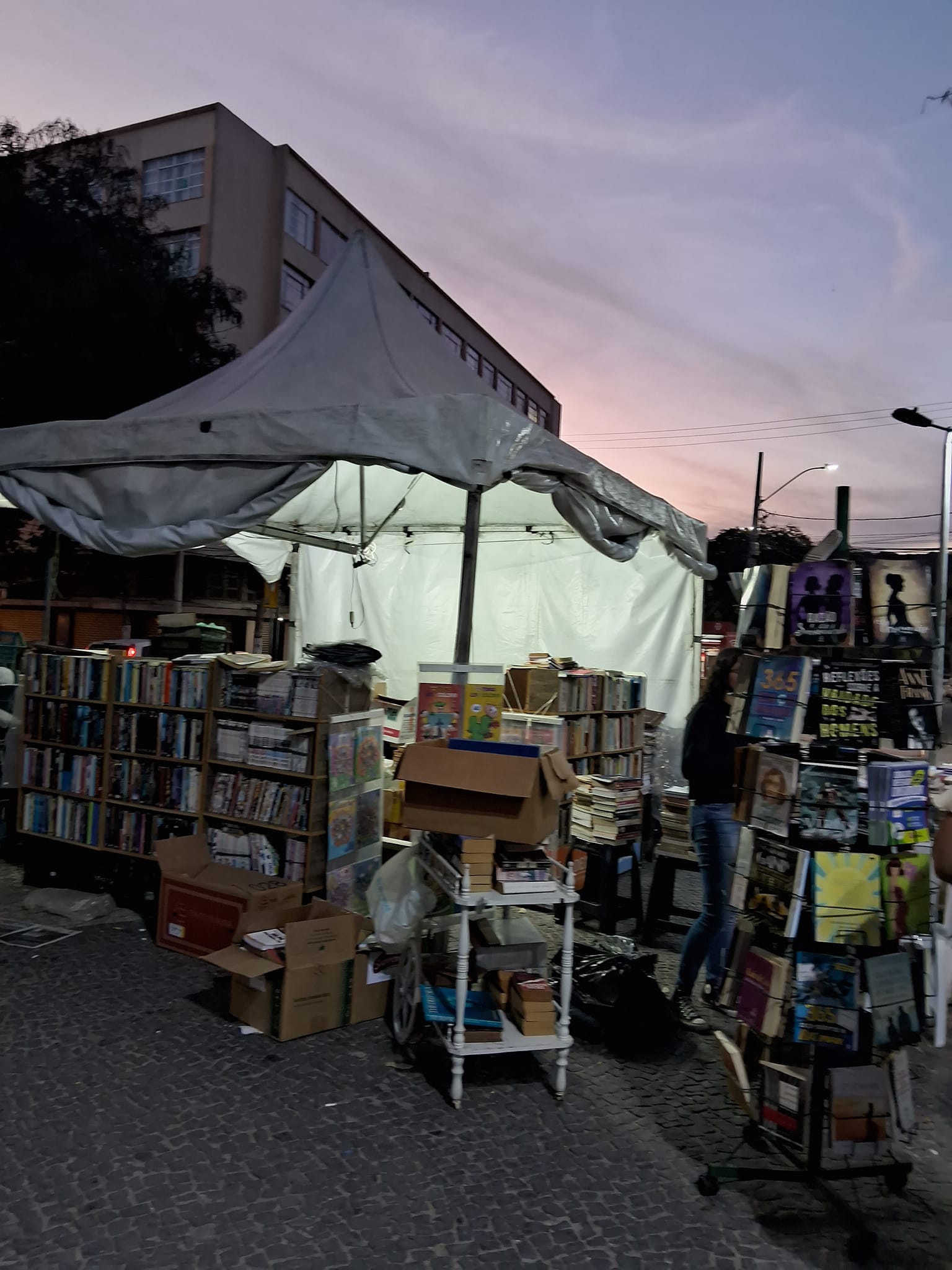 Sem hora para arriar a lona e apagar a luz