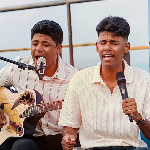 Biografia da dupla sertaneja gospel Lucas Roque e Gabriel 