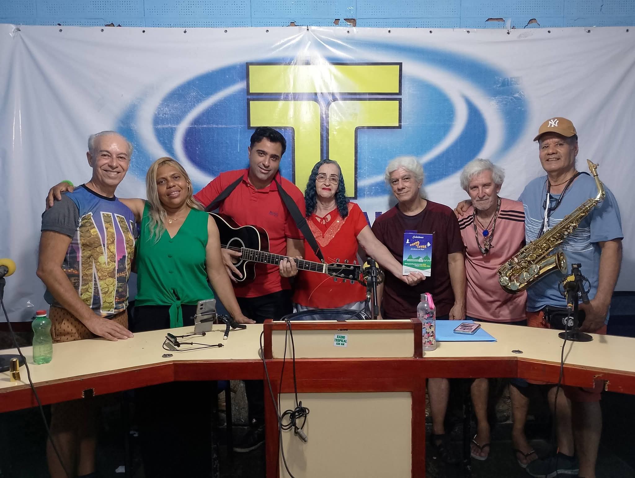 Foto dos participantes do programa de rádio America no Coração da Baixada para o Mundo 