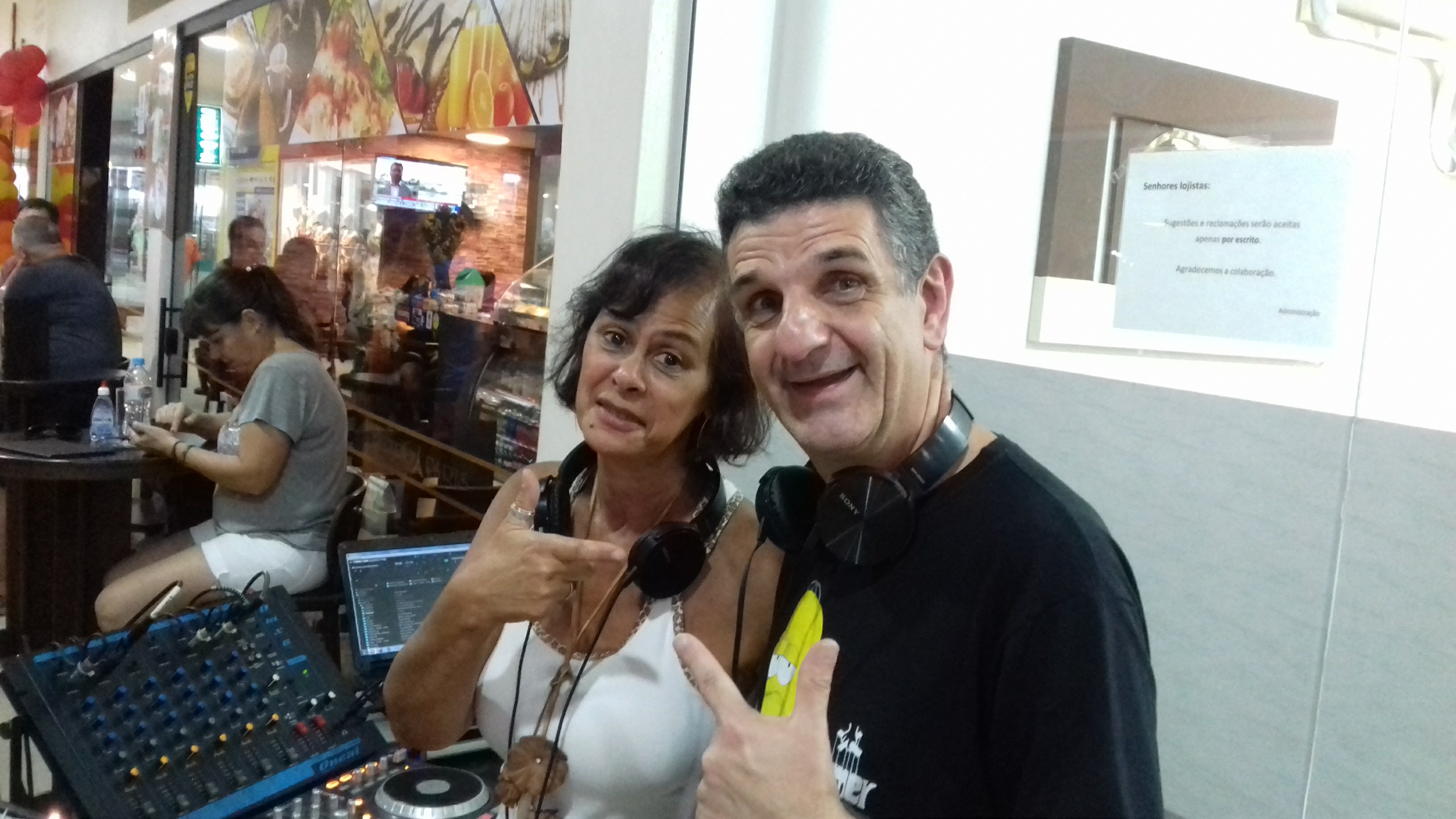 Feira de vinil em Santos com Laerte Sarrumor