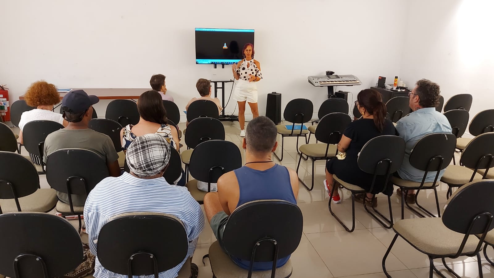 Rpda de conversa na Pinacoteca Benedicto Calixto sobre o curta Prédios Icônicos de Santos